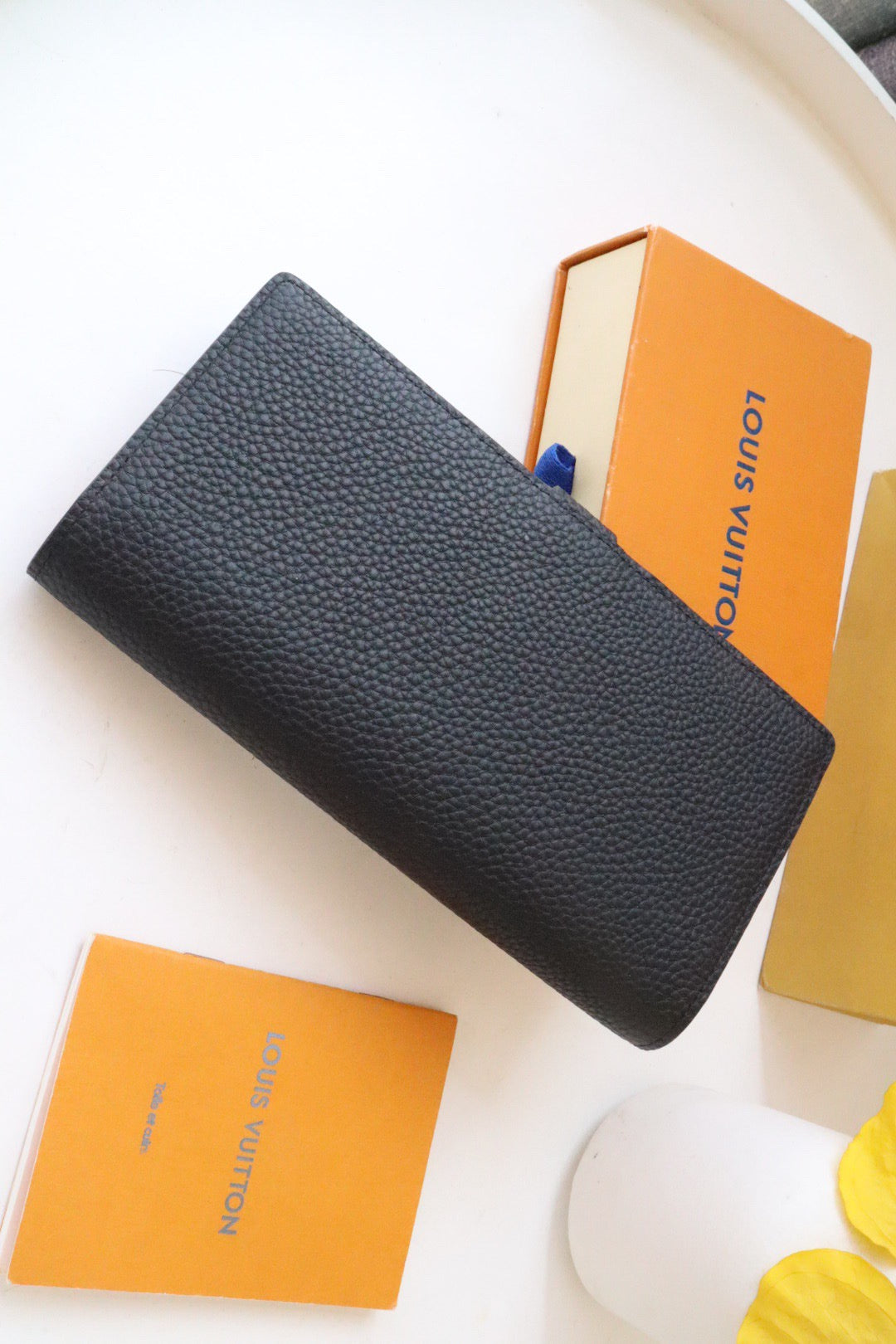New Fashion Luxury  LV Vertical wallet