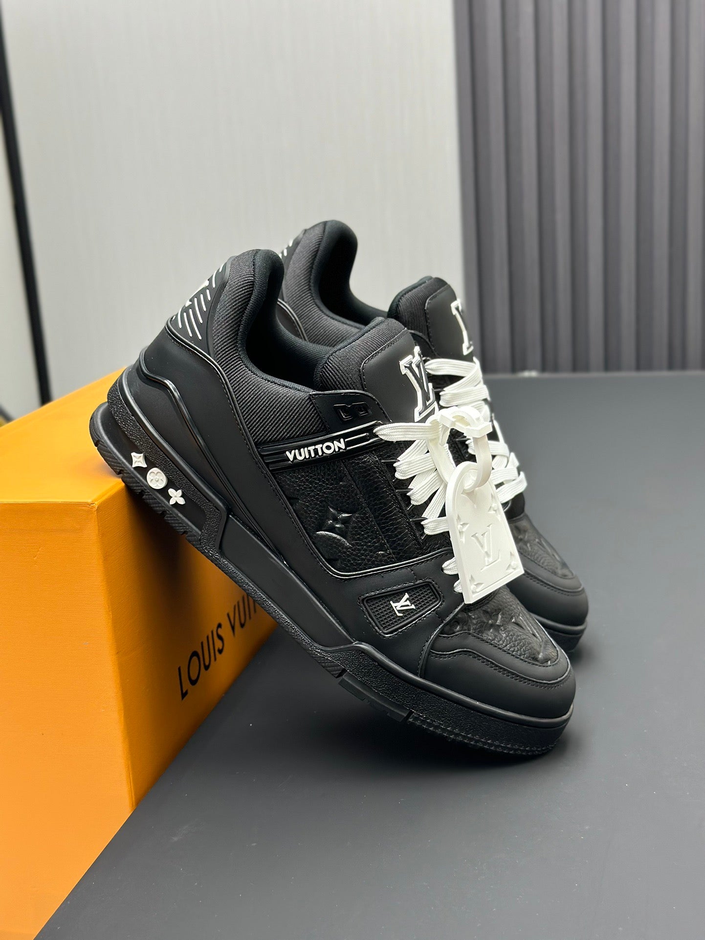 New luxury fashion Trainer sports leisure shoes