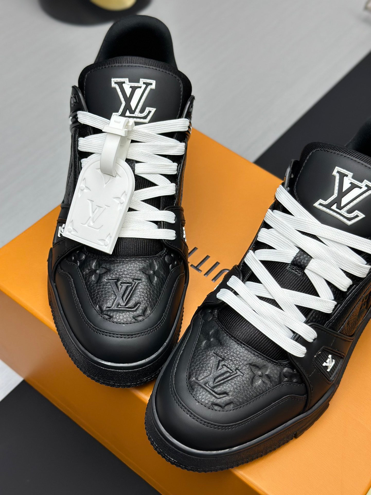 New luxury fashion Trainer sports leisure shoes