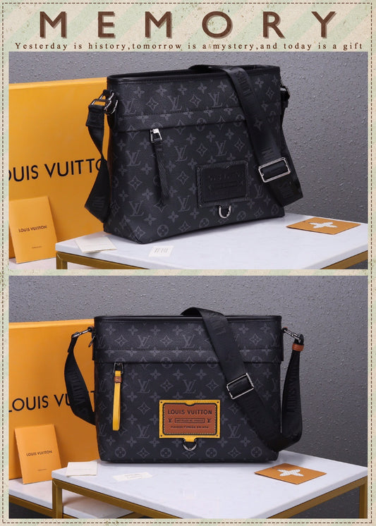 New Gaston labels men's mailman bag