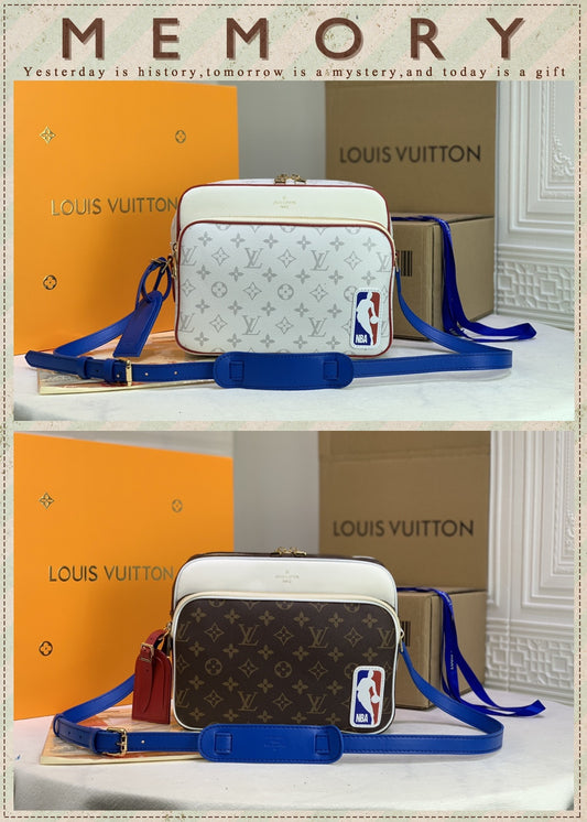 New Fashionable, Casual, Versatile, Classic Old Flower Men's Crossbody Bag, Shoulder Bag, NBA Co branded Postman Bag