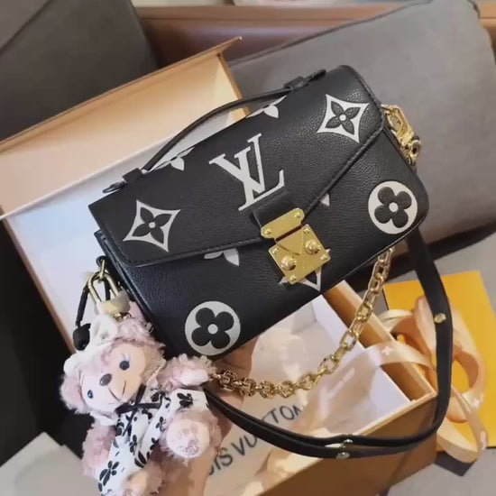 Louis vuitton pochette métis east west